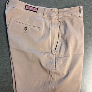 Vineyard Vines Men’s Khaki Shorts, Size 33